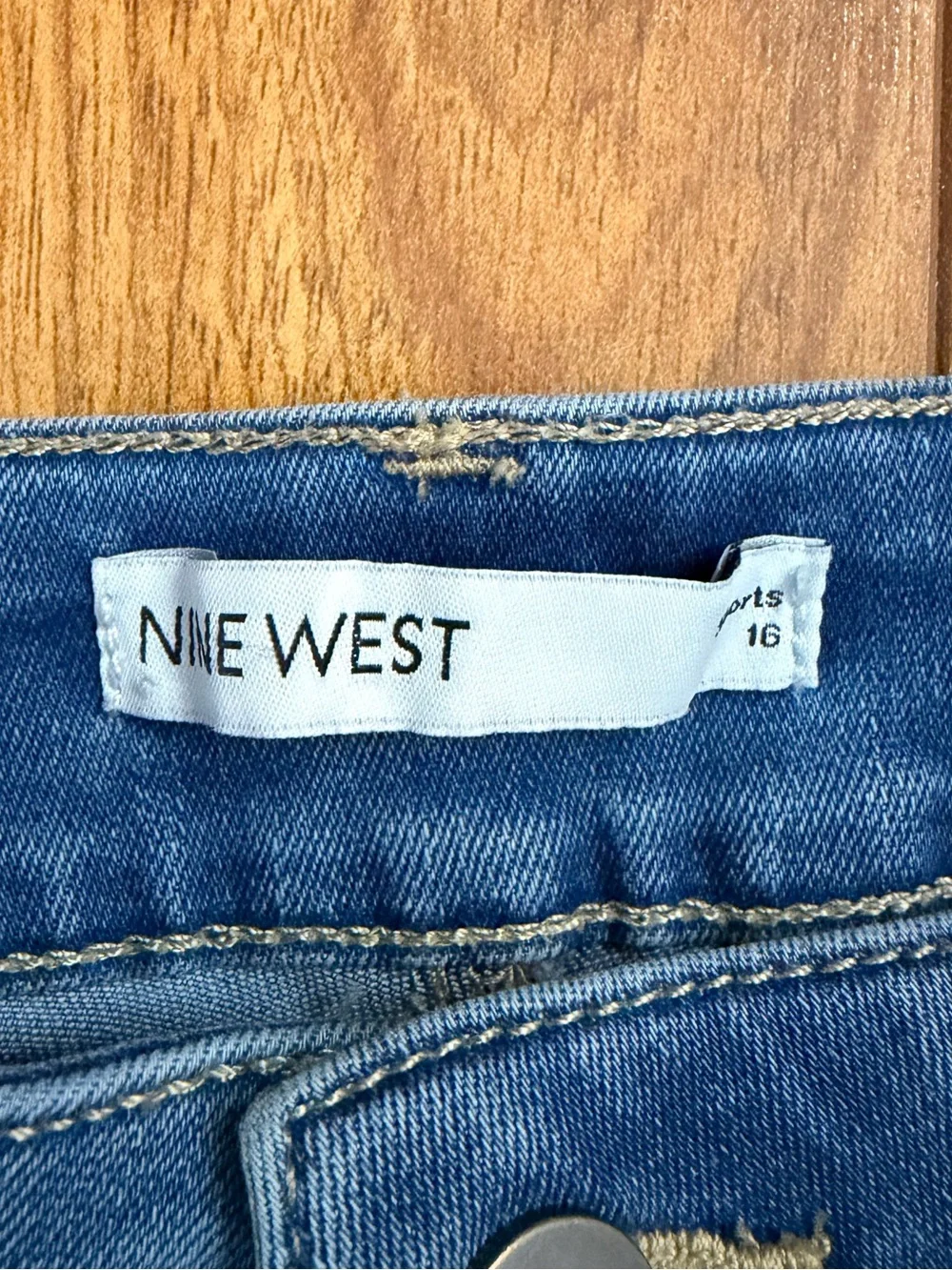 Nine West Medium Blue Denim Cutoff Shorts Size 16 - Picture 2 of 3